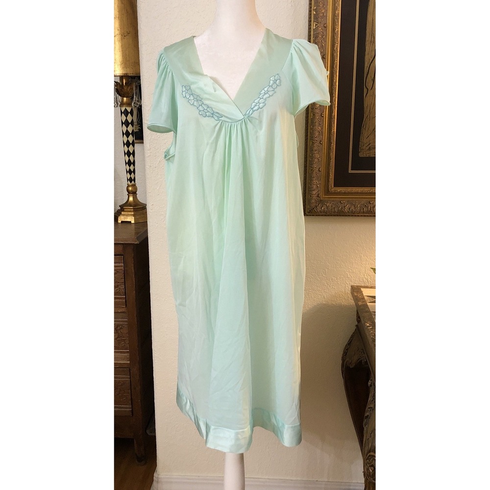 VTG Vanity Fair Nightie Sz L Flowy Cap Sleeves Seafoam Night Gown Nylon